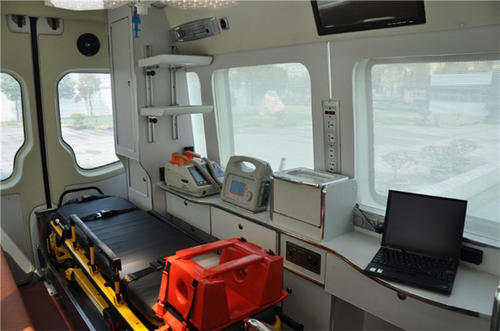 文山市救护车内部